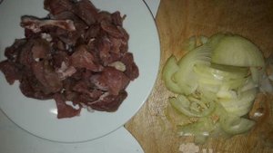 Пицца со свининой и луком