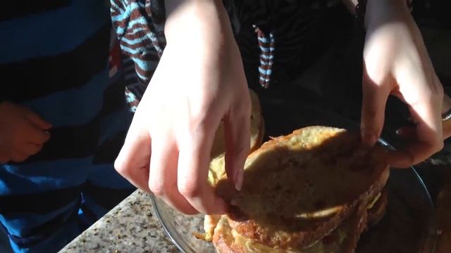 Готовим завтрак | Preparing breakfast with Leo смотреть онлайн