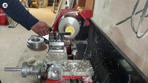 Обработка полиуретана на токарном станке.