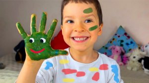 Дети играют пальчиковыми красками Видео для детей