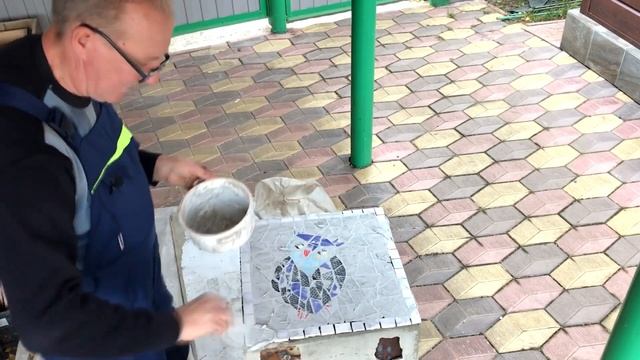 Вазон - стильное украшение для дачи.