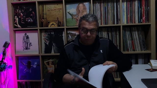 Raccolta di copertine dei vinili la storia del Rock I vestiti della musica смотреть онлайн