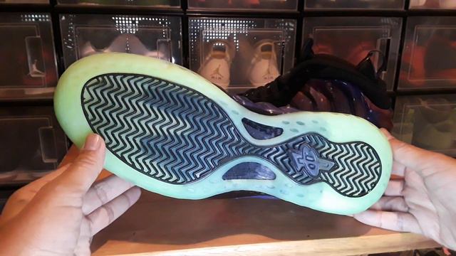 $77 Galaxy Foamposite смотреть онлайн