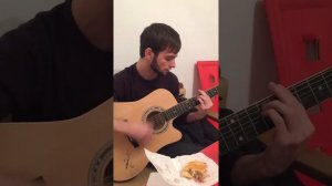 Чеченец спел на гитаре