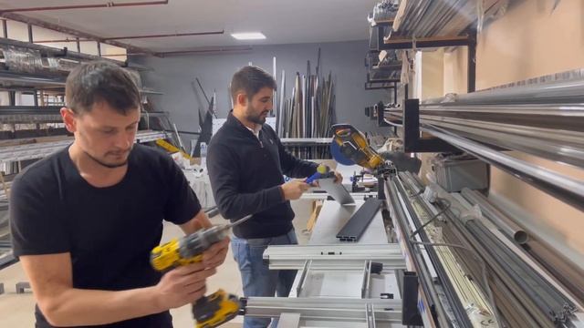 Подробная сборка Раздвижной Системы Безрамного Остекления смотреть онлайн