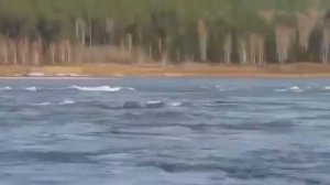 Проход Казачинского порога ,лодка ПНД ,Енисей