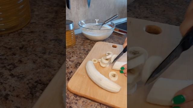 Манник на кефире с бананом. Без яиц и муки