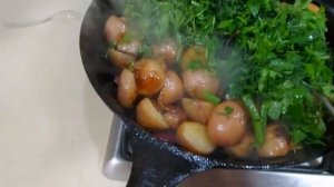 Картошка в мундирах обжаренная на чугунной сковороде!!!
