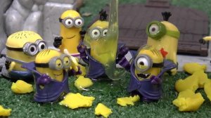 Minions Banana Halloween Trick or Treat Story