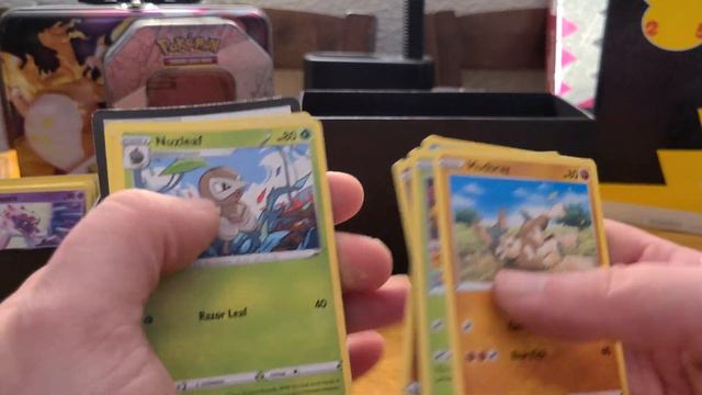 Pokemon Celebrations: Elite Trainer Box unboxing... Charizard pull!!! Free codes included смотреть онлайн