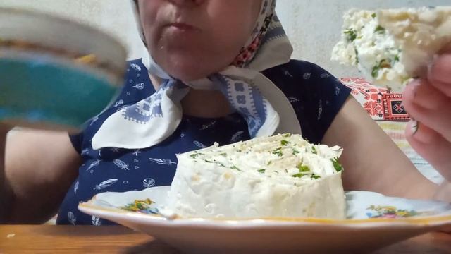 ТВОРОГ, ЗЕЛЕНЬ, ЛАВАШ? МУКБАНГ/БЫСТРЫЙ ЗАВТРАК/ рулет из лаваша смотреть онлайн