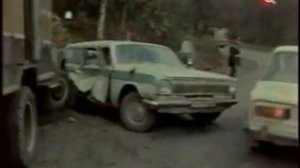 В полосе прибоя (1990) - car crash scene