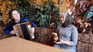 Гармонь - Мадина Кочкарова, трещётки - Римма Ортабаева: Красивая карачаевская мелодия. Кафе "У Дины