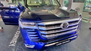 Обзор Toyota Land Cruiser 2022 (LC) 300: Легендарный "Король" в шикарном синем цвете
