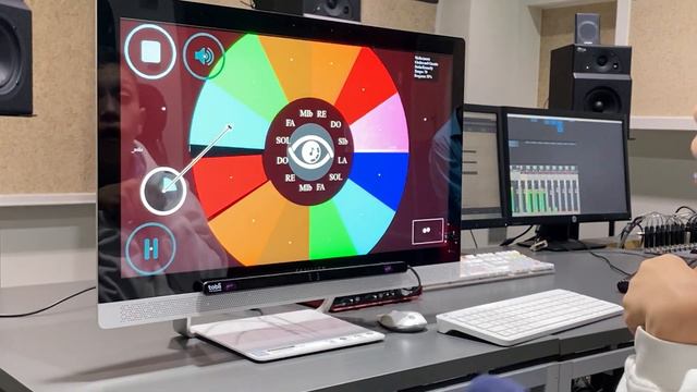 Circles & Circuits (featuring Joel Bueno on EyeHarp) смотреть онлайн