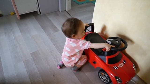 Первые шаги ребенка, как дети ходят в 1 год?