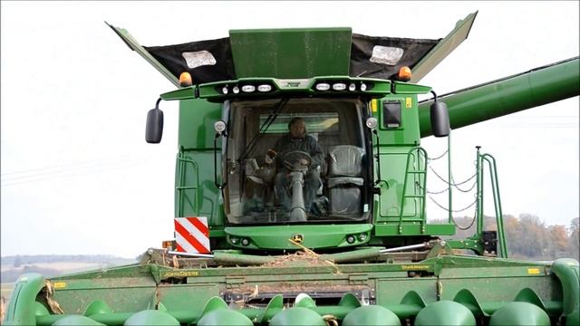 NEW John Deere S690i - Corn Harvest