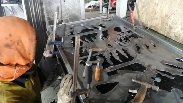Забор и две калитки выполненные на станке плазменной резки. Красивое ограждение