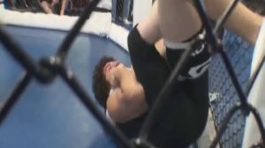 Девушка задушила парня.