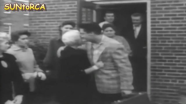 Elvis Presley - That's Someone You Never Forget (Tribute To Gladys Presley) смотреть онлайн