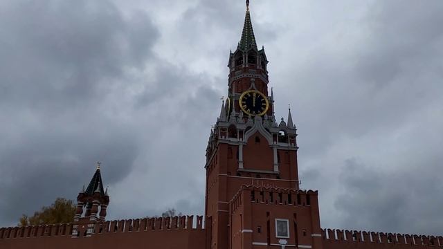 Москва, Красная площадь. Новый бой кремлёвских курантов - Гимн России. / Russia, Moscow, Red square смотреть онлайн