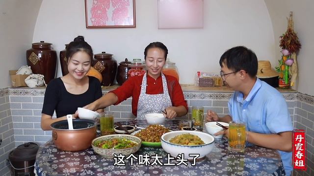 极品下饭菜酸豆角炒肉末，春姐教你做的酸香开胃，学会你也是大厨【丹霞春姐】