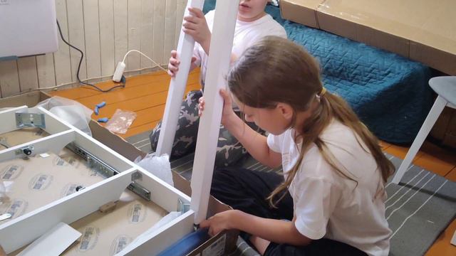 Собираем стол.