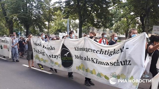 Протесты против финансирования нефтегазовых проектов в Цюрихе