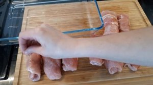 Рулетики из куриной грудки с беконом и сыром