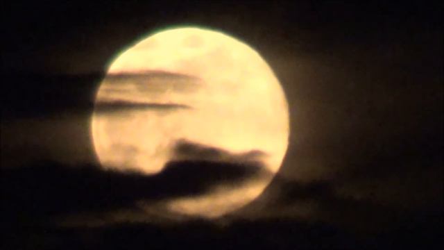 Pink Moon rise over the Adriatic sea - North Italy смотреть онлайн