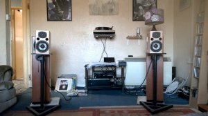 Sony SS-CSE1 speakers play Van Morrison