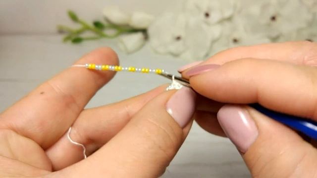 Игольница из бисера. Мастер класс - вязание бисером с петлей подъема.