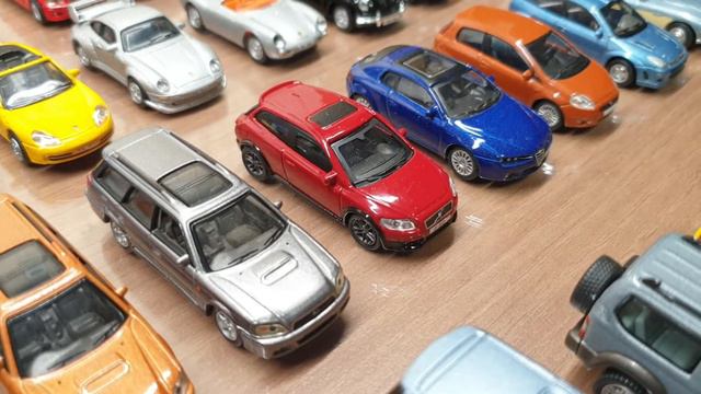I bought a small 1:72 model car collection!