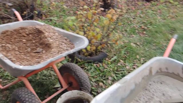 Совет самостройщикам. Замешивание раствора в тачке.