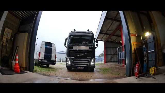 SALON DU DÉPANNAGE + TOTAL COVERING AUBAT (Feroce Graphics - Épisode 1) смотреть онлайн