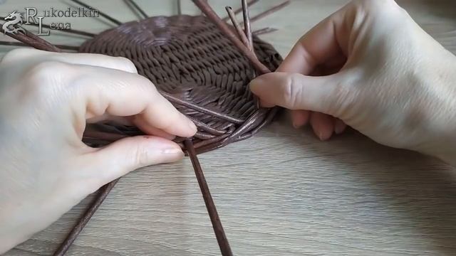 Красиво *ПОДНИМАЕМ СТОЙКИ*/плетение из газетных трубочек смотреть онлайн