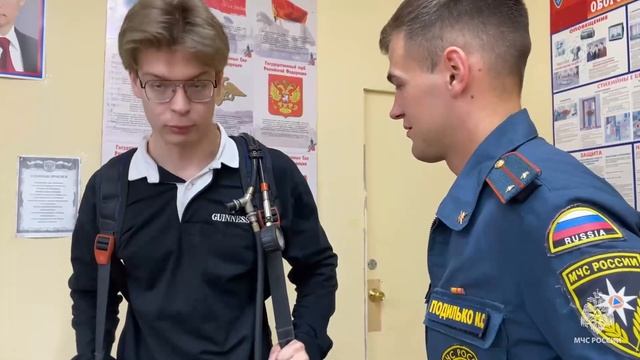 ??Сотрудники МЧС России пришли на урок к старшеклассникам 153-й школы смотреть онлайн