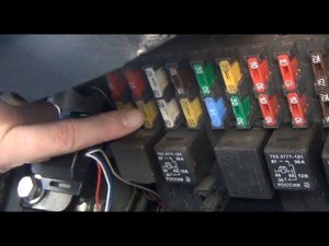 Замена предохранителя задних дворников на Chevrolet - Niva