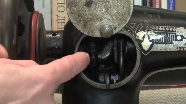 Как смазать маслом старинную швейную машинку Зингер смотреть онлайн