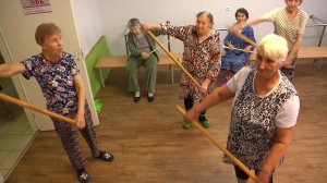Cтарушка с палкой это не опасно. ЛФК в отделении гериатрии