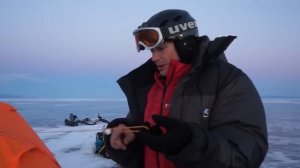 Как правильно ставить палатку на льду. Лайв-видео. Байкальский поход.