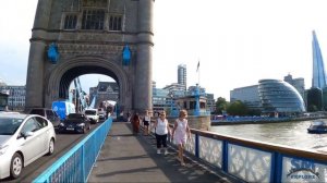 LONDON WALK | TOWER BRIDGE | Girl with Dolphin to City Hall over the Tower Bridge