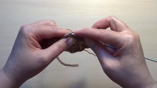 Красивый структурный узор спицами