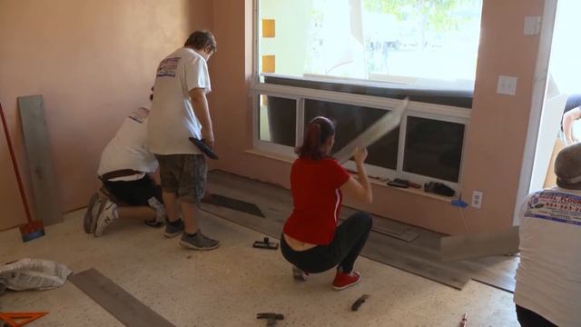 Tarkett Flooring Transforms the Hixon Home | Military Makeover with Montel смотреть онлайн