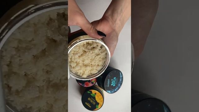 Lancyl мерцающий солевой скраб с маслами и кокосовой стружкой смотреть онлайн