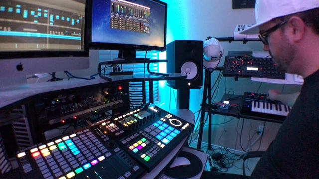 Maschine Hardware Jam - Waldorf Blofeld, Access Virus TI, Novation Bass Station 2 смотреть онлайн