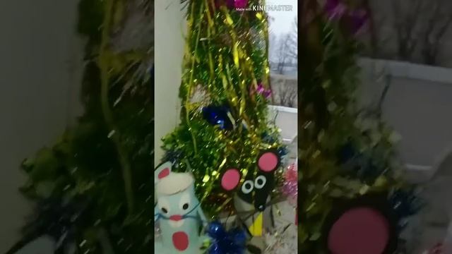 Елочки в зимней сказке новогоднего праздника... смотреть онлайн