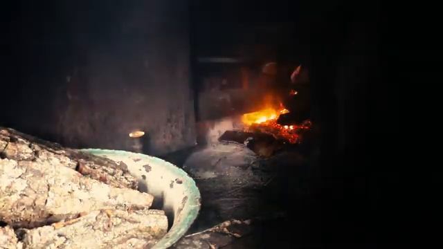 Burning firewood in the bath and the sounds of wood crackling, for sleep and relaxation смотреть онлайн