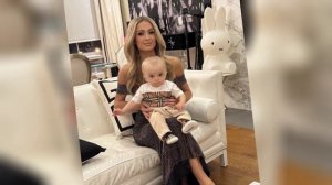 Что с головой?//Перис Хилтон показала ребенка