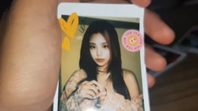 Распоковка K-pop карточек с Itzy/ k-poo смотреть онлайн